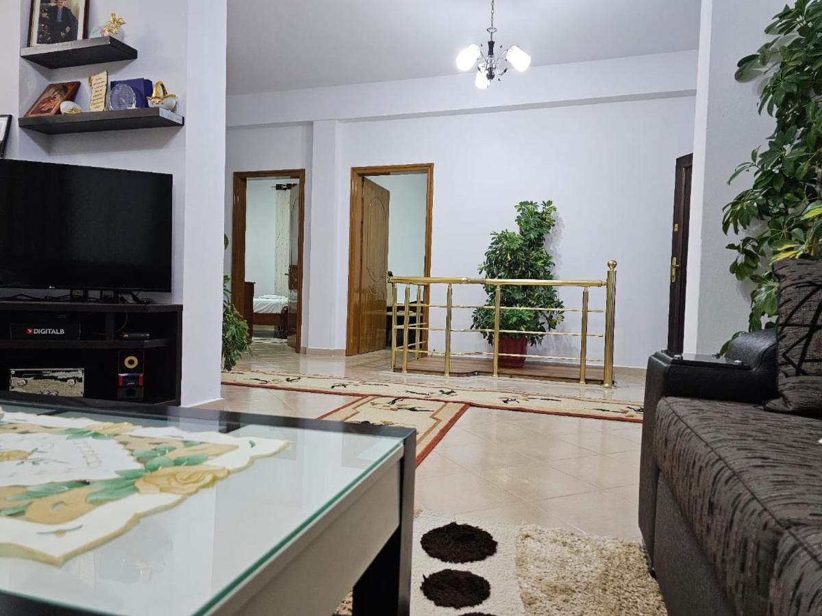 Guesthouse Iljaz 베라트 외부 사진