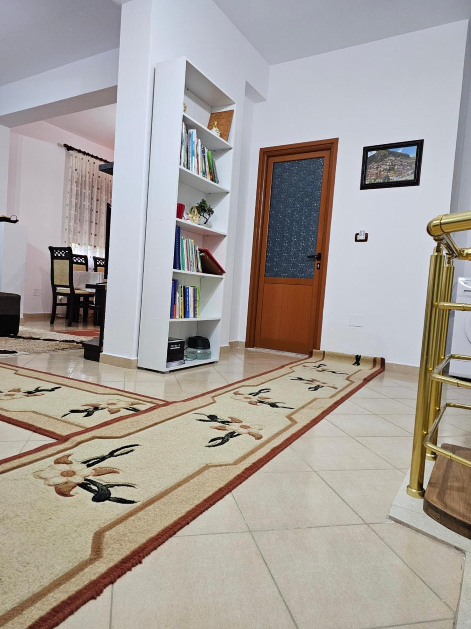 Guesthouse Iljaz 베라트 외부 사진
