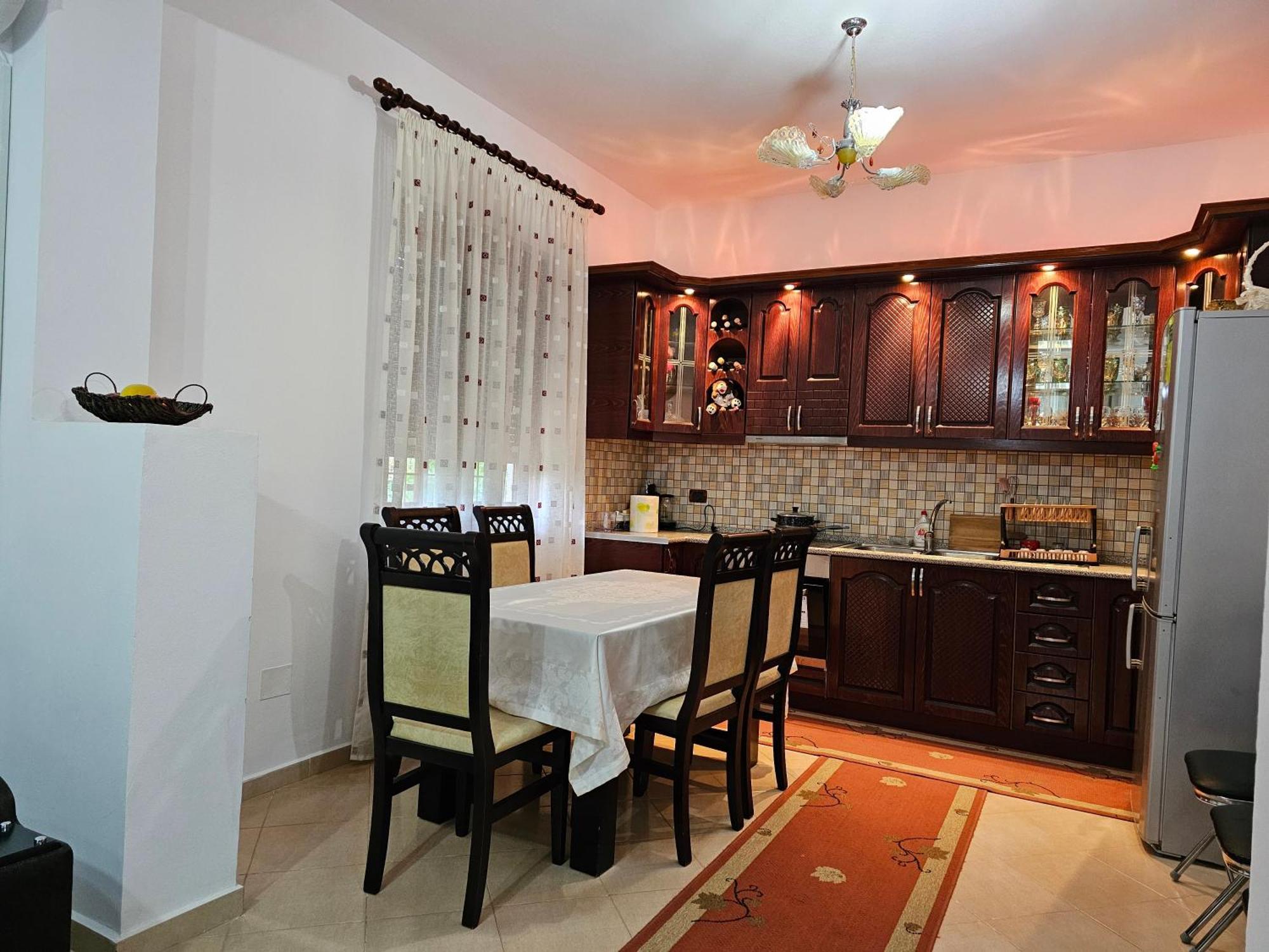 Guesthouse Iljaz 베라트 외부 사진