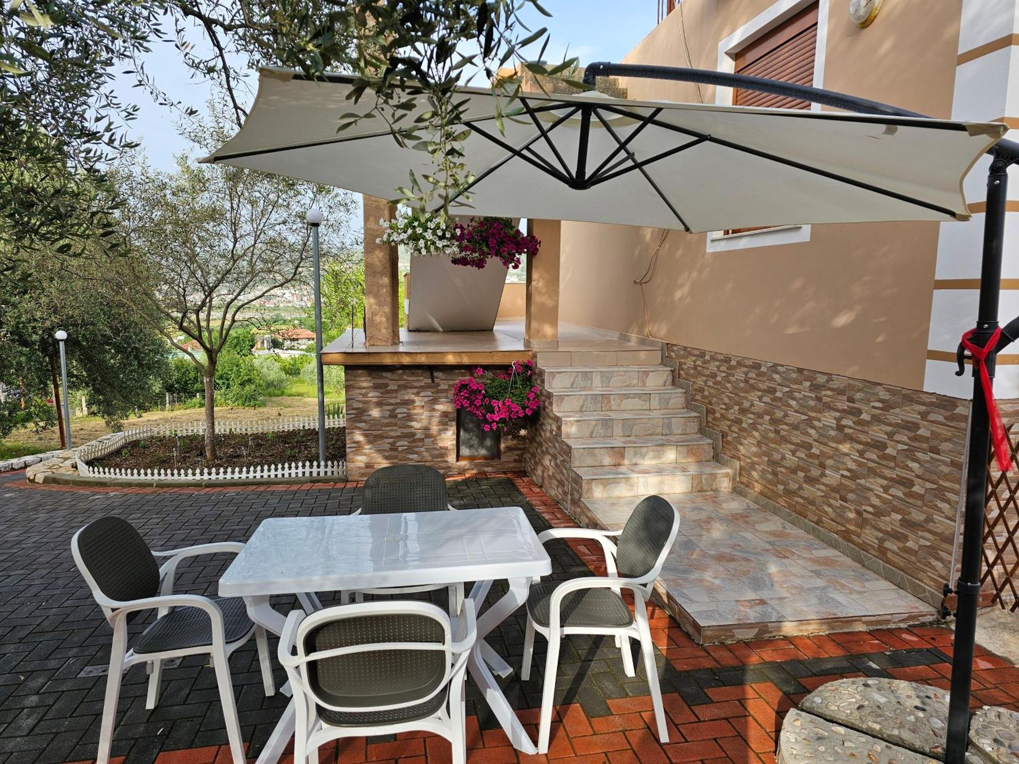 Guesthouse Iljaz 베라트 외부 사진